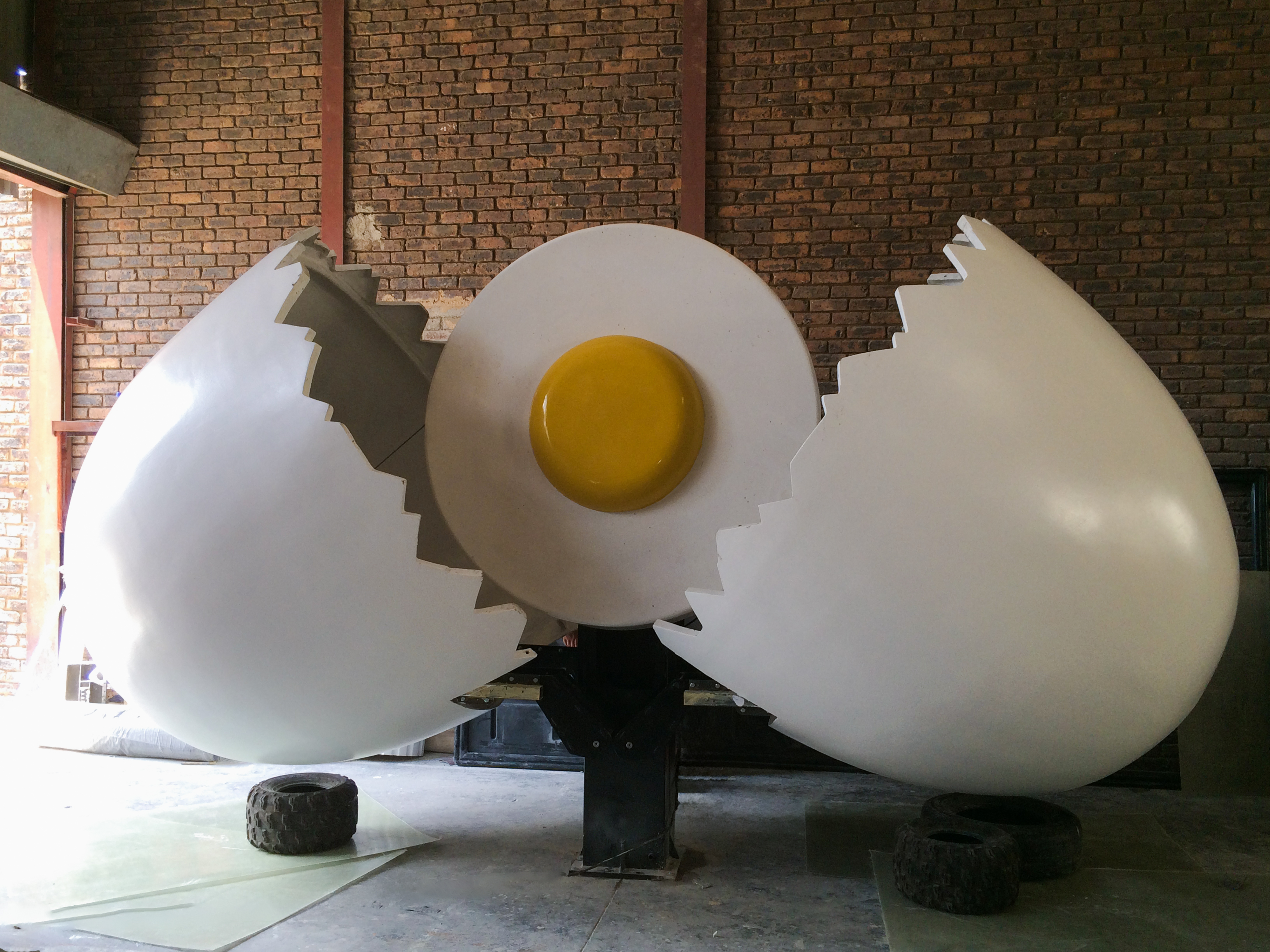 McDonald's 3D Shell Mechanically Opened and Closed to Reveal the Egg